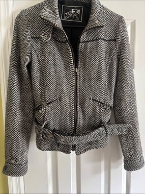 Wool-Blend Black & White Herringbone Belted Jacket. TRF Rocks Vintage